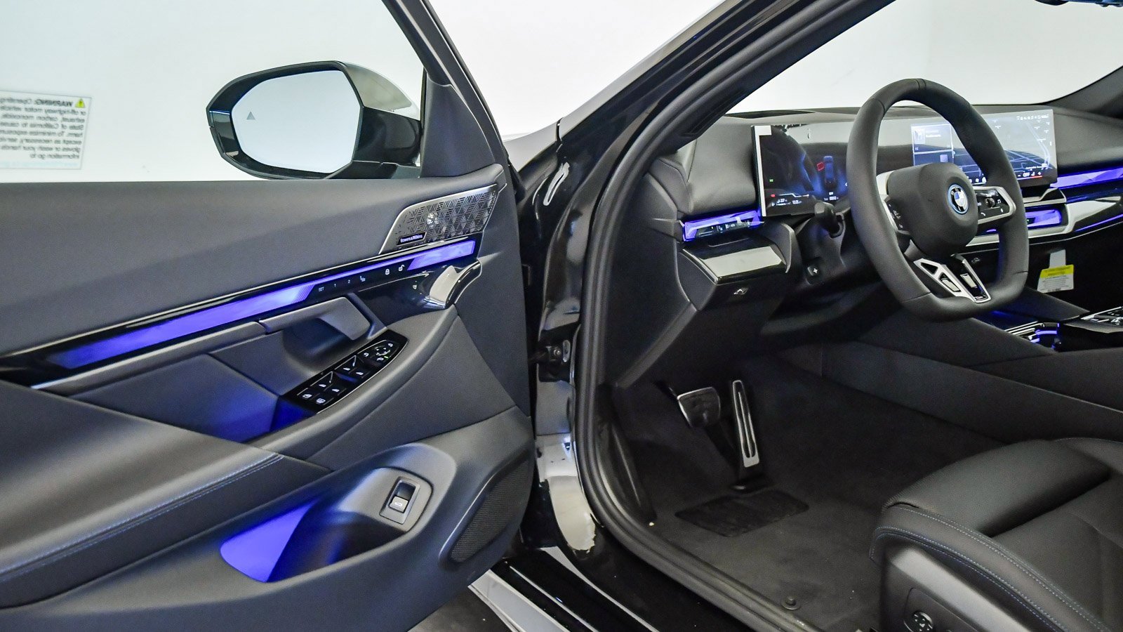 New 2026 BMW 550e xDrive w/ Executive Package image 23