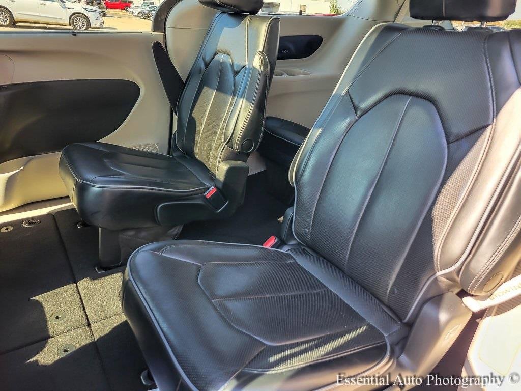 Used 2017 Chrysler Pacifica Limited image 12