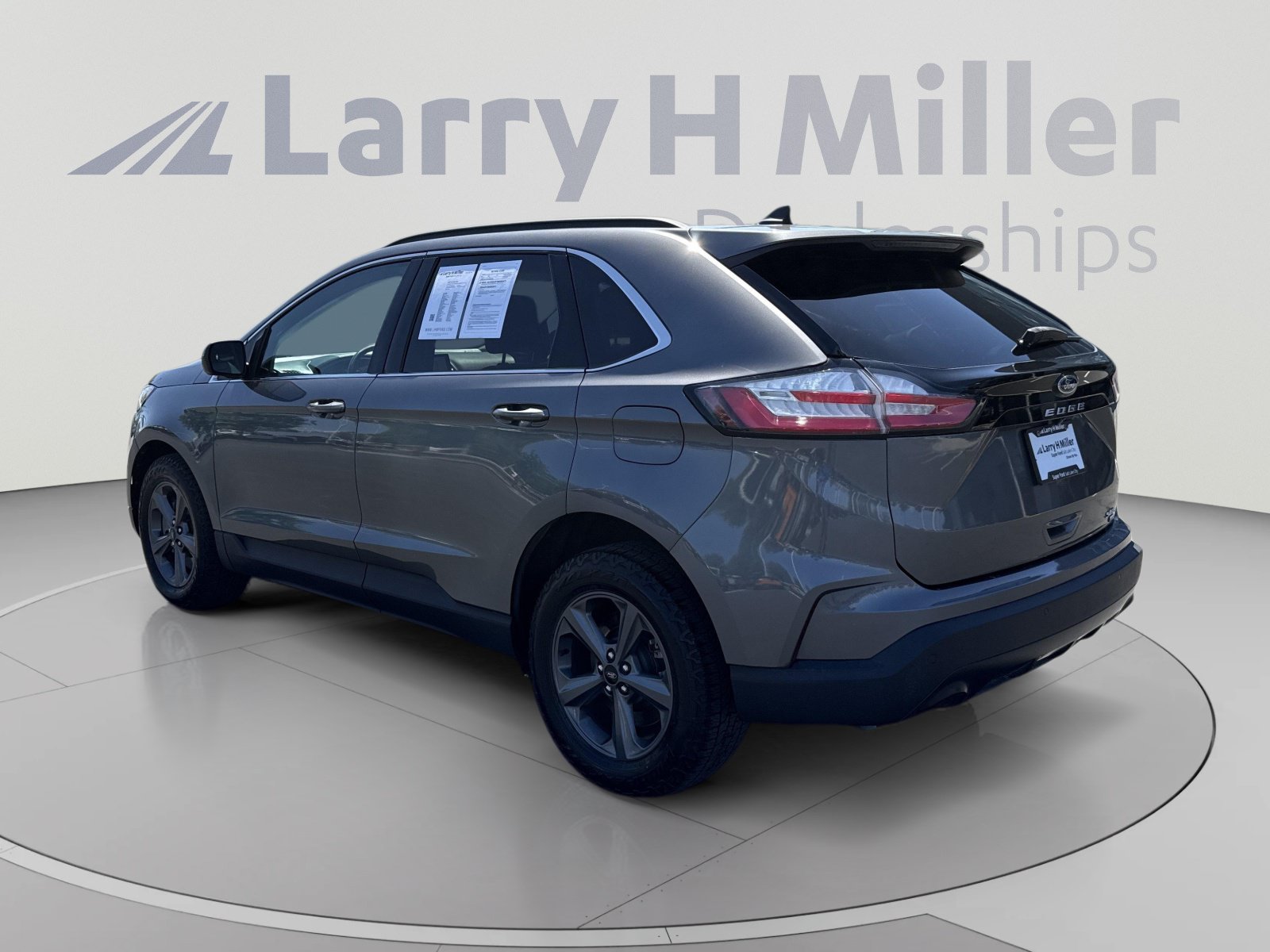 Certified 2022 Ford Edge SEL w/ Sport Appearance Package AWD/4WD image 3