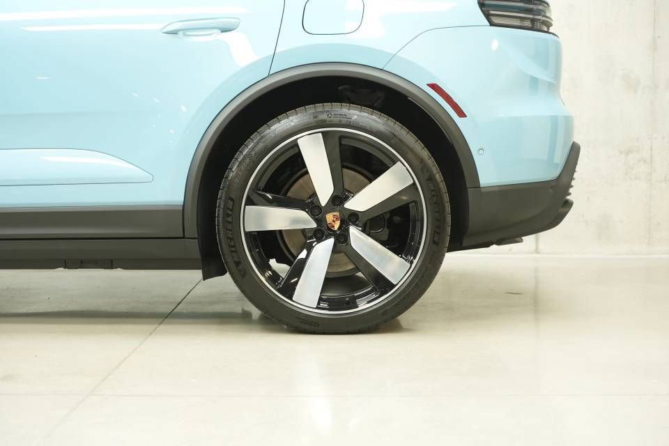 New 2026 Porsche Macan 4 Electric AWD/4WD image 42