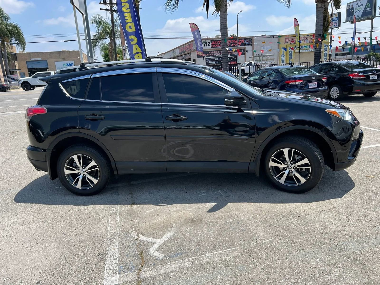 Used 2018 Toyota RAV4 XLE FWD image 4