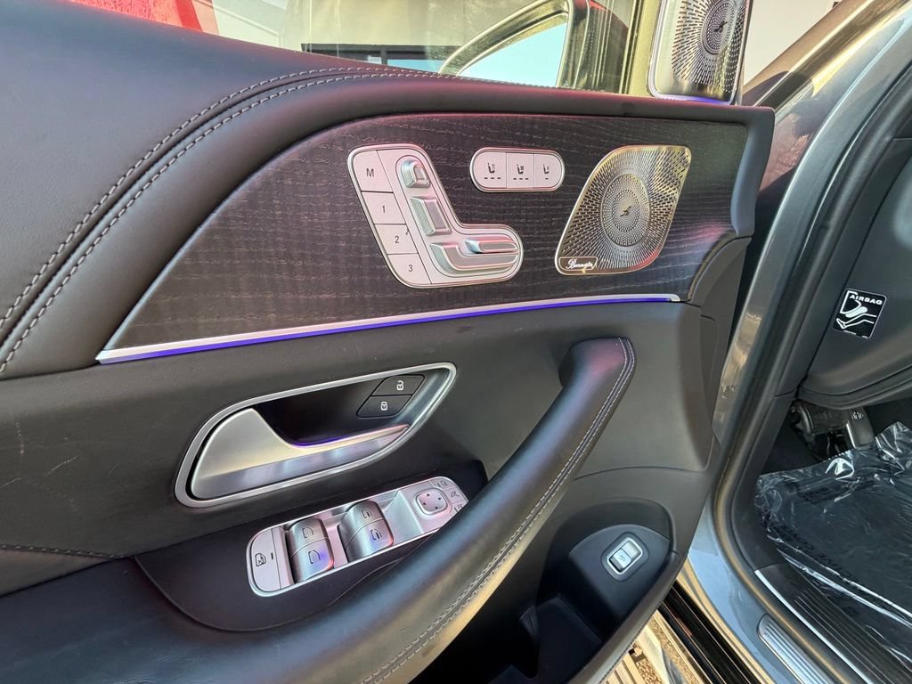 Used 2023 Mercedes-Benz Maybach GLS 600 4MATIC image 17