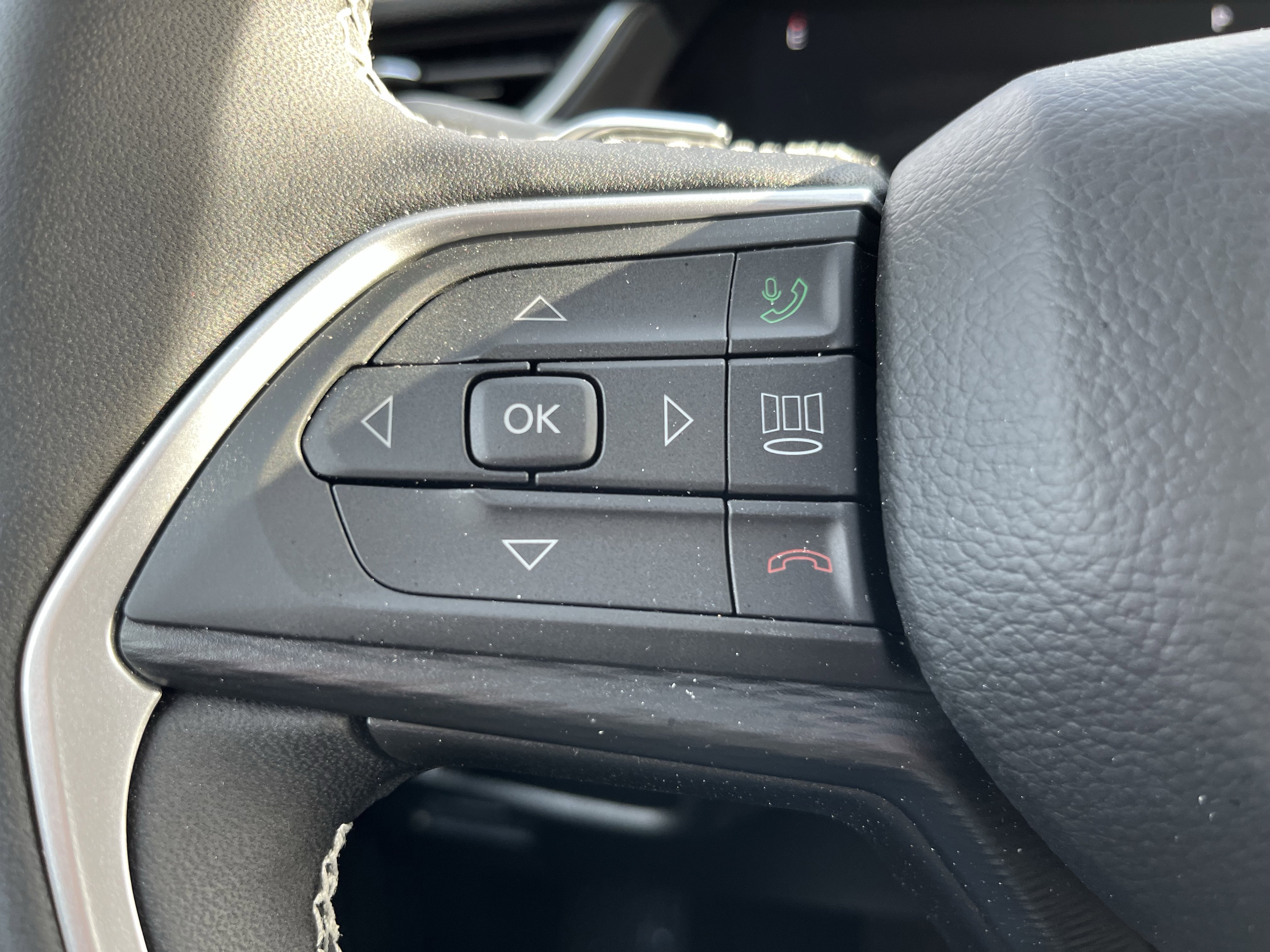 Used 2025 Jeep Grand Cherokee Laredo X w/ Luxury Tech Group I image 21