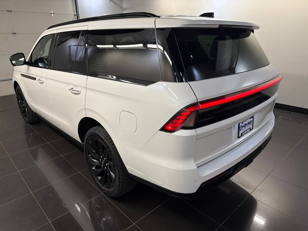 New 2026 Lincoln Navigator Reserve w/ Jet Appearance Package AWD/4WD image 4