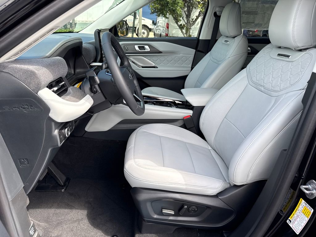 New 2026 Ford Explorer Platinum w/ LUX Leather Package AWD/4WD image 18