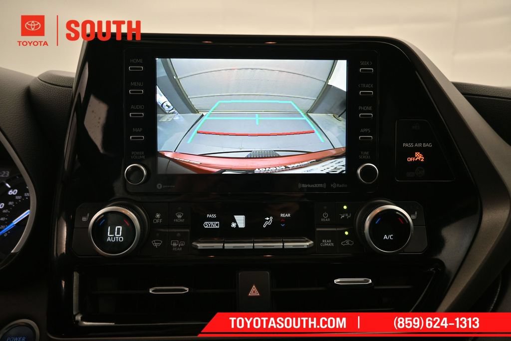 Used 2021 Toyota Highlander XLE AWD/4WD image 17