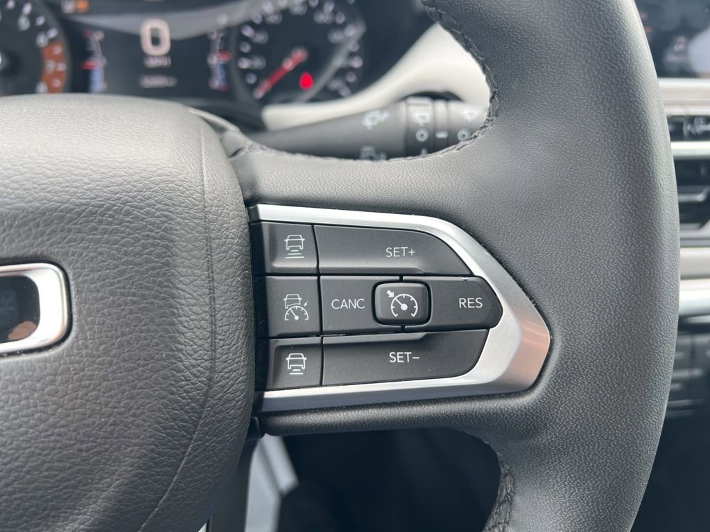 Used 2025 Jeep Compass Limited image 17