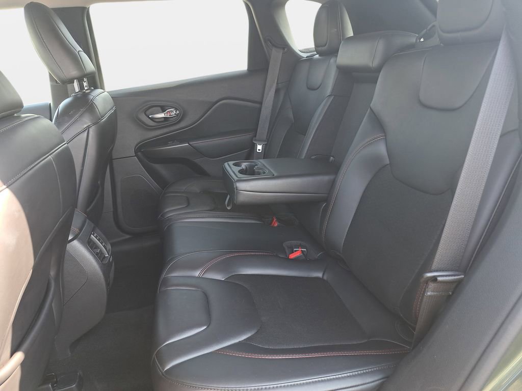 Used 2019 Jeep Cherokee Trailhawk w/ Cold Weather Group AWD/4WD image 14