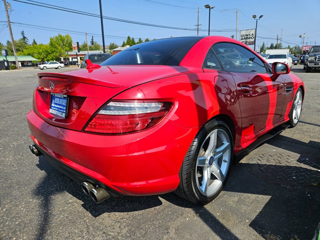 Used 2016 Mercedes-Benz SLK 300 w/ Premium 2 Package image 5