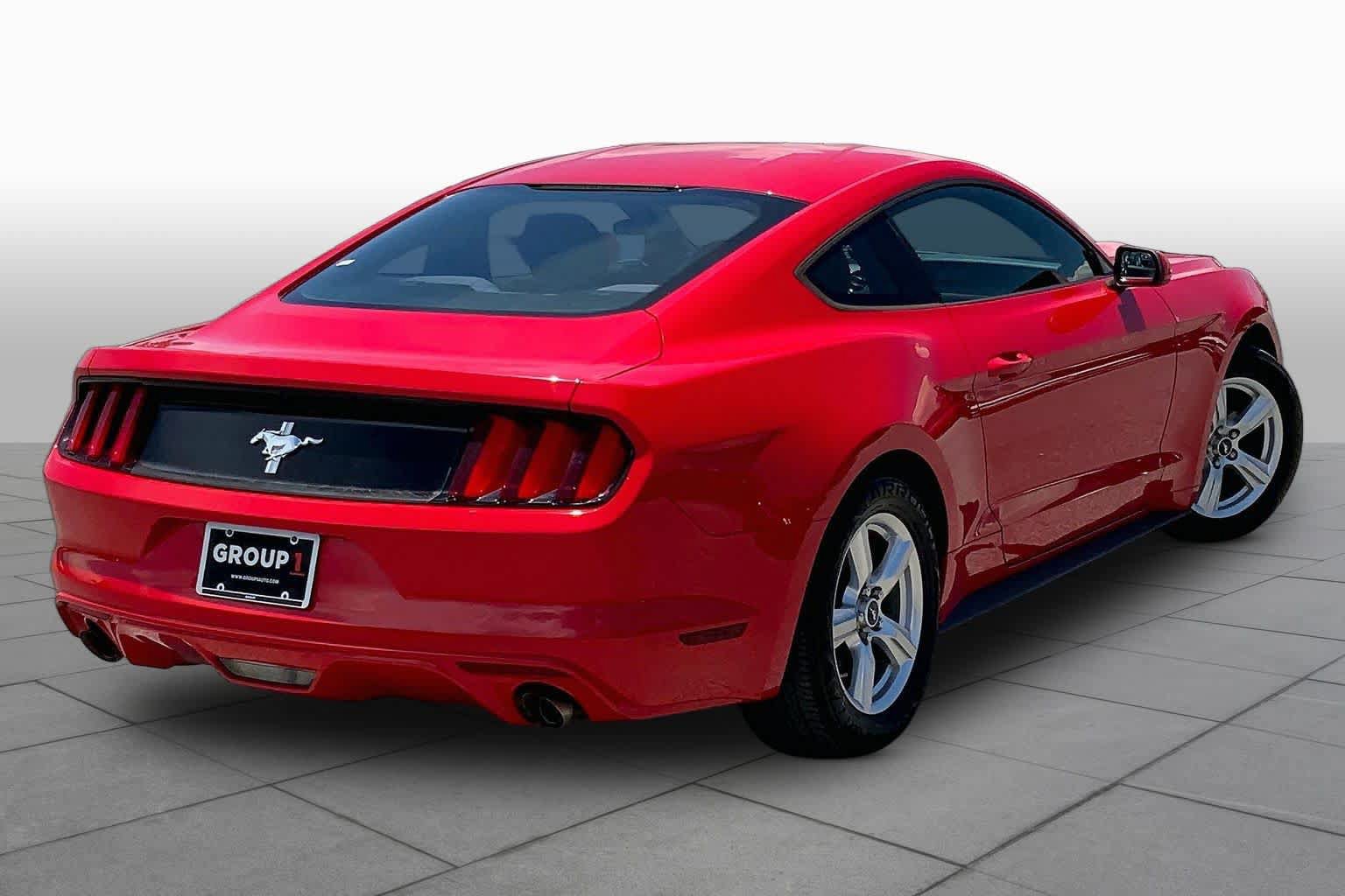 Used 2015 Ford Mustang Coupe RWD image 12