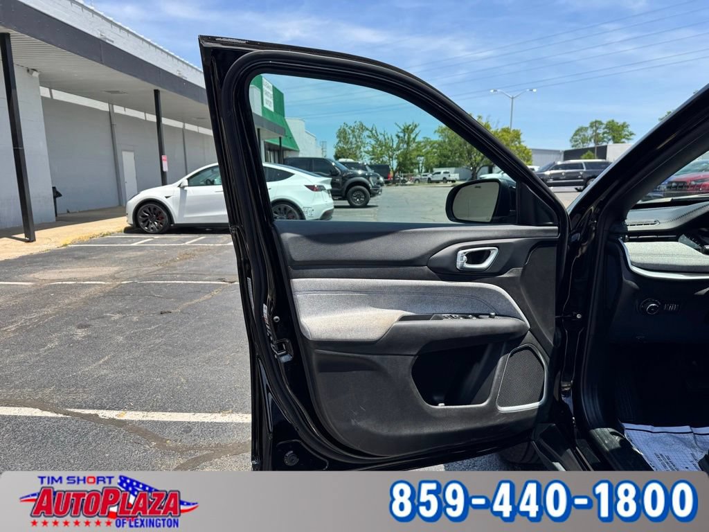 Used 2024 Jeep Compass Latitude AWD/4WD image 53
