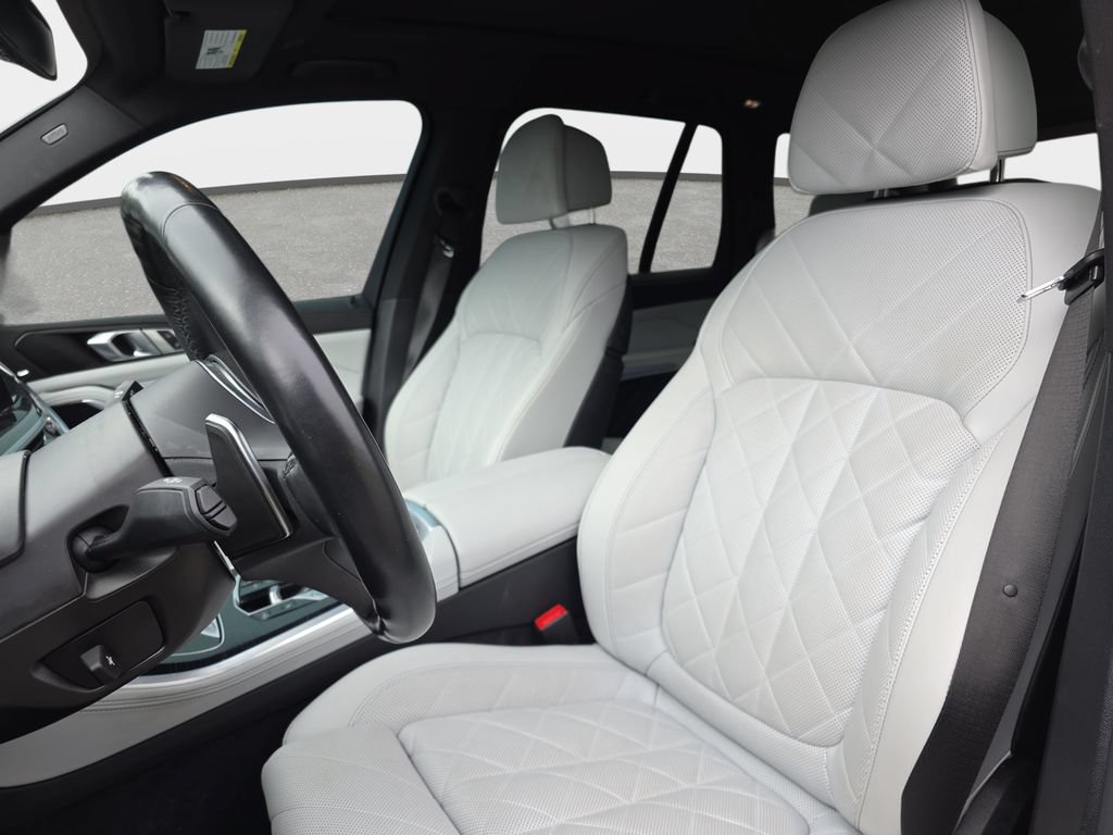 Used 2024 BMW X5 xDrive40i w/ M Sport Package AWD/4WD image 16