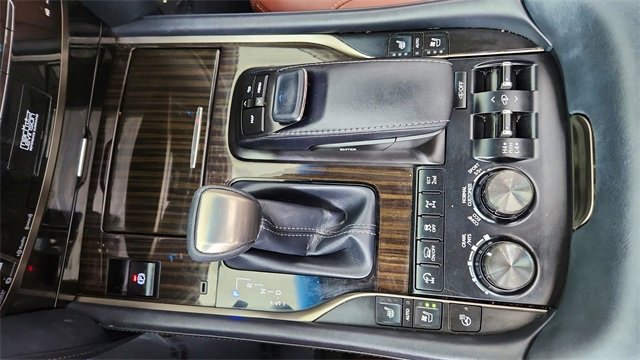 Used 2021 Lexus LX 570 4WD w/ 3rd Row & Luxury Pkg image 52