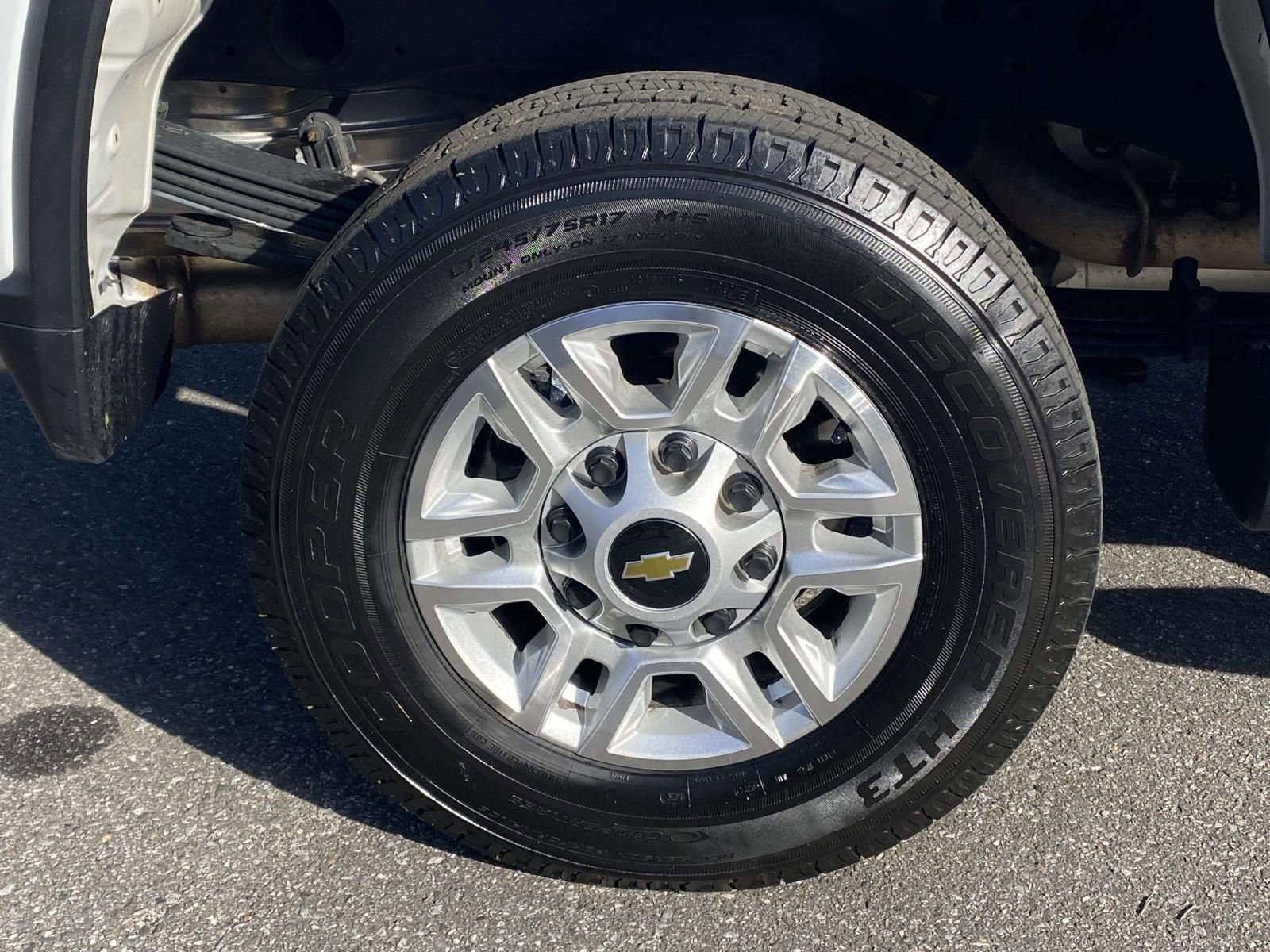 Used 2025 Chevrolet Silverado 2500 LT w/ Convenience Package AWD/4WD image 8