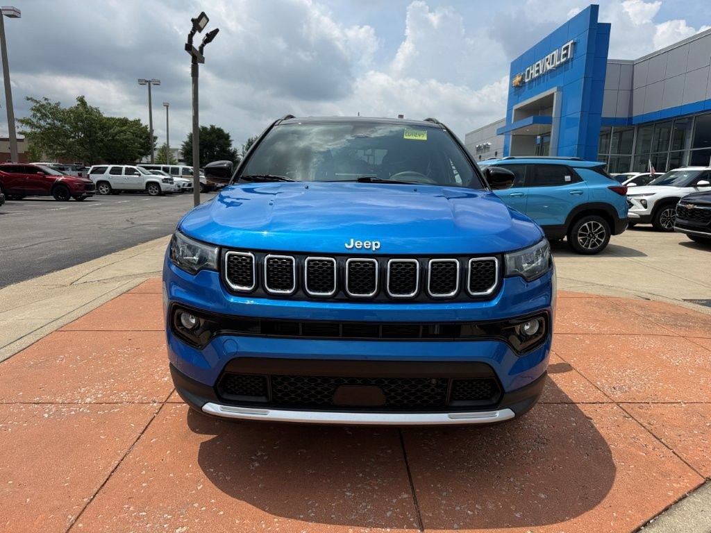 Used 2023 Jeep Compass Limited AWD/4WD image 2