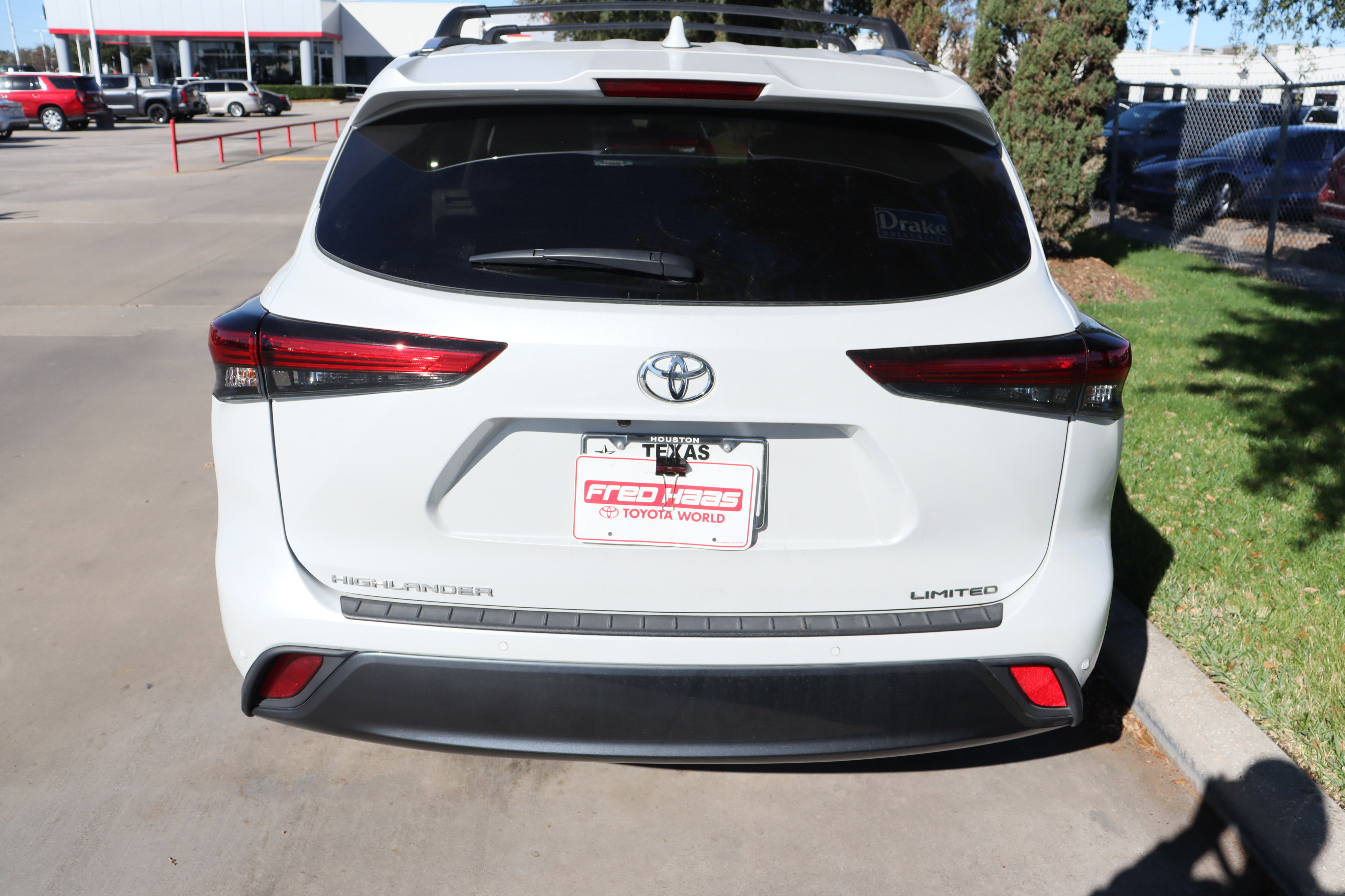 Used 2023 Toyota Highlander Limited image 10