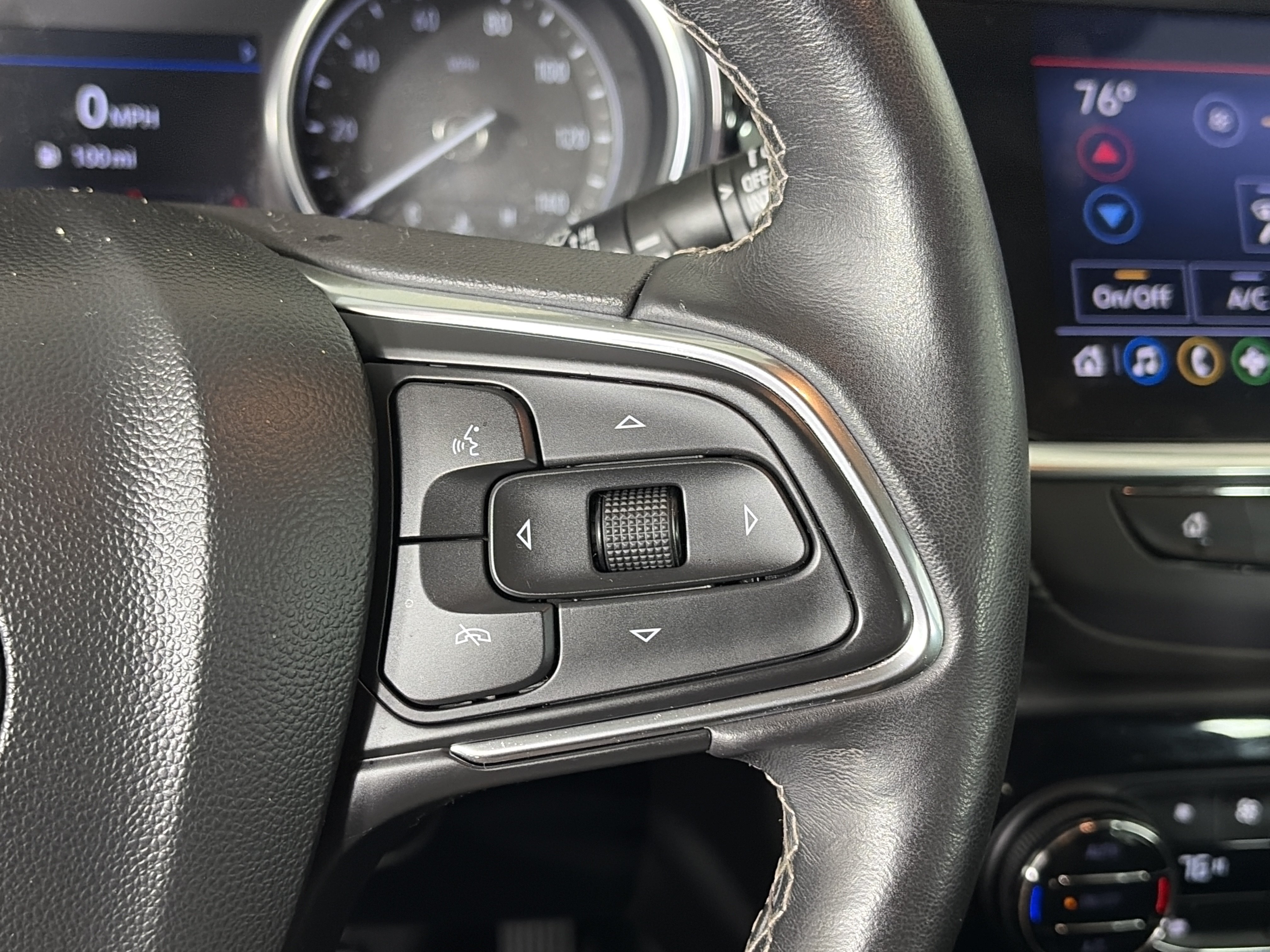 Used 2020 Buick Encore GX Essence FWD image 28