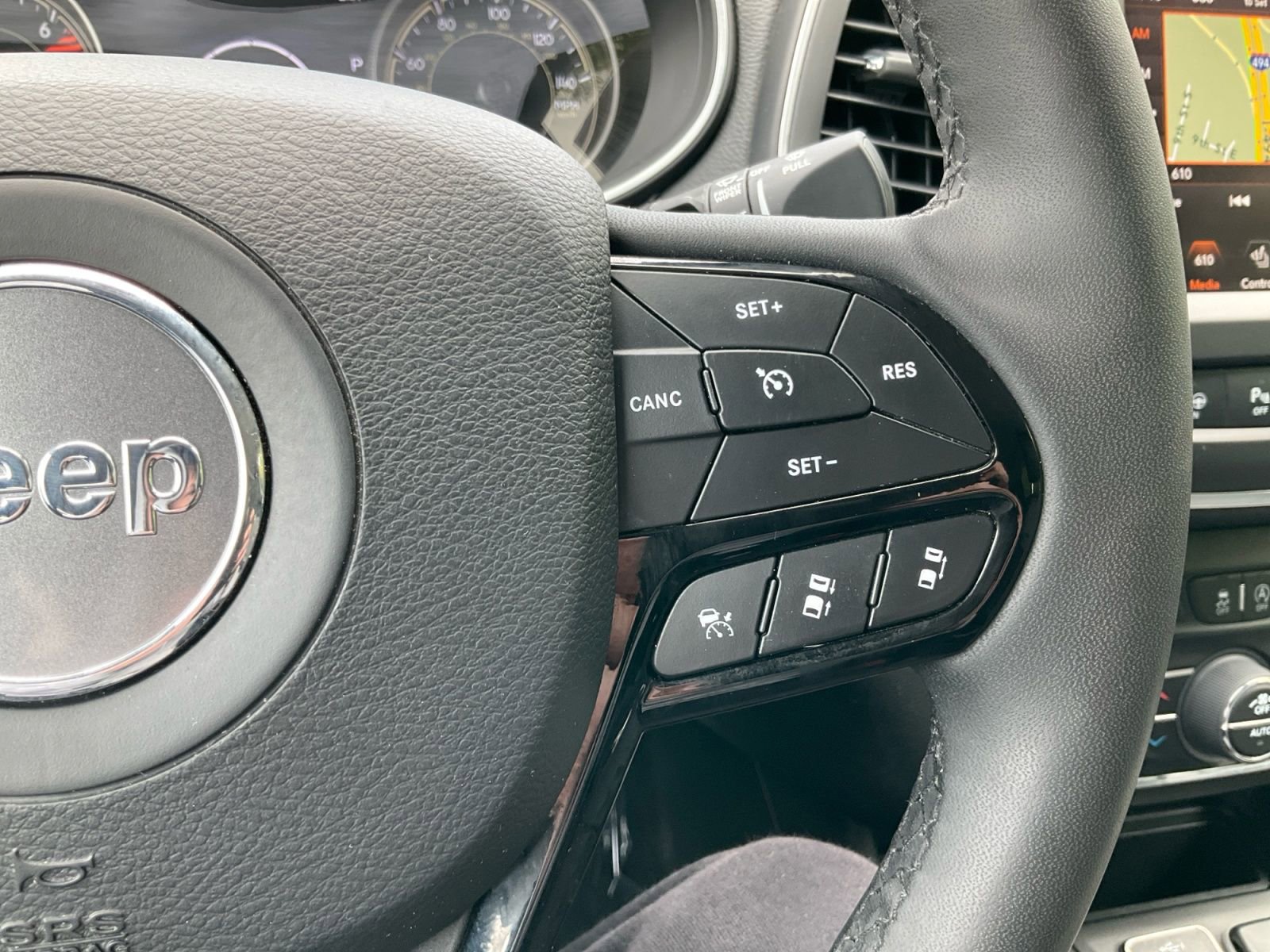 Used 2023 Jeep Cherokee Altitude Lux AWD/4WD image 17