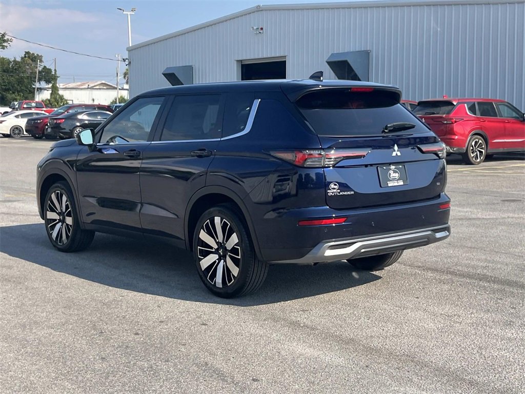 New 2025 Mitsubishi Outlander SE image 3