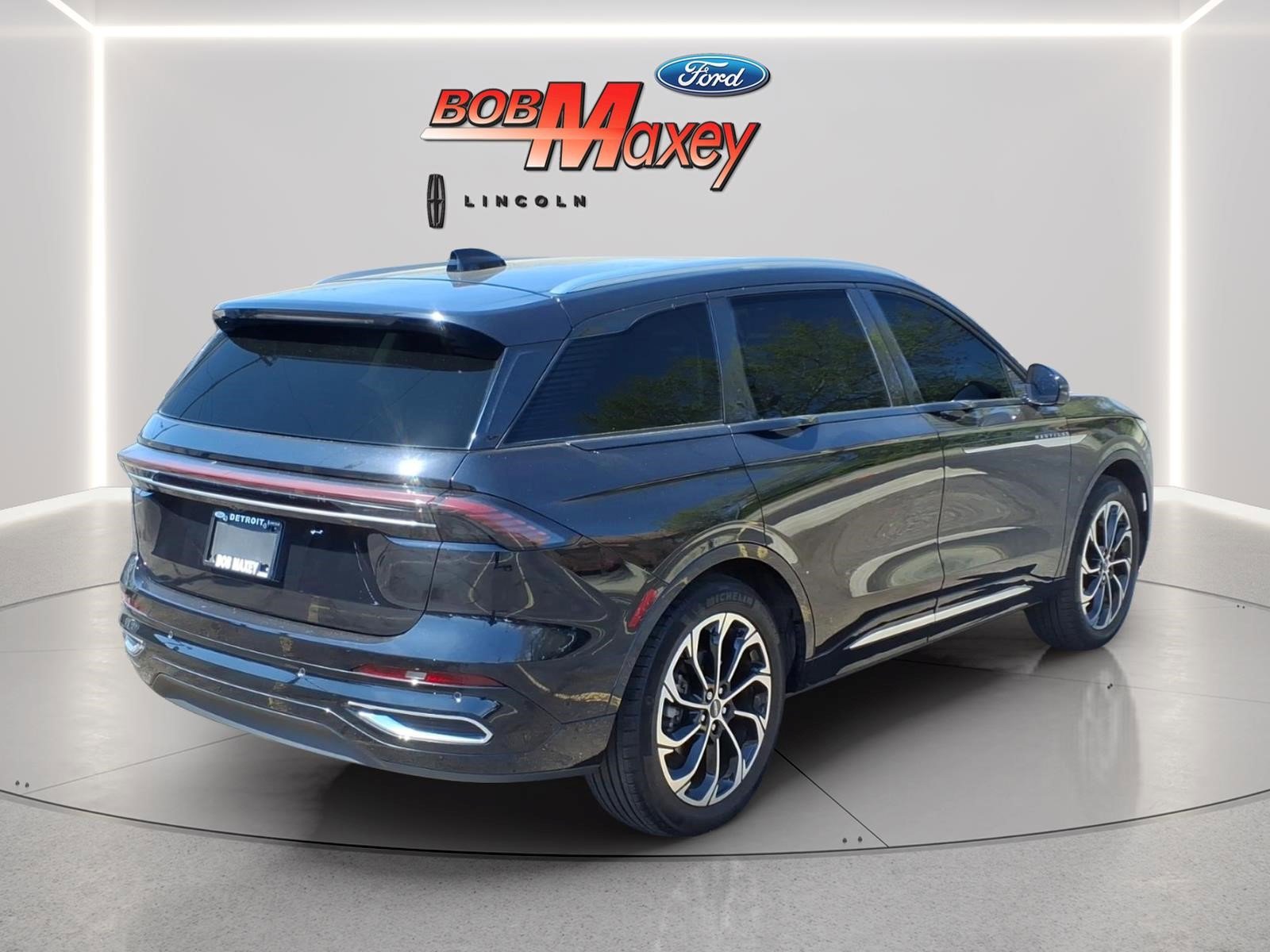 Used 2024 Lincoln Nautilus Reserve w/ Equipment Group 202A AWD/4WD image 4