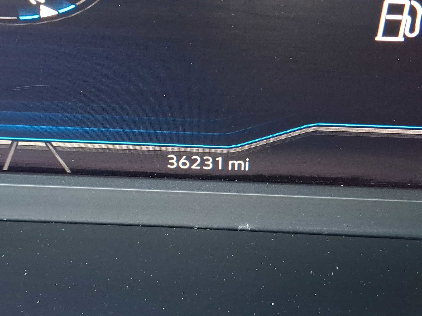 Certified 2023 Volkswagen Tiguan SEL R-Line image 17