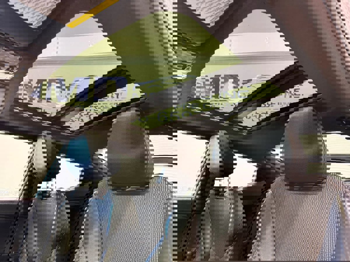 Used 2016 Hyundai Veloster w/ Option Group 02 image 24