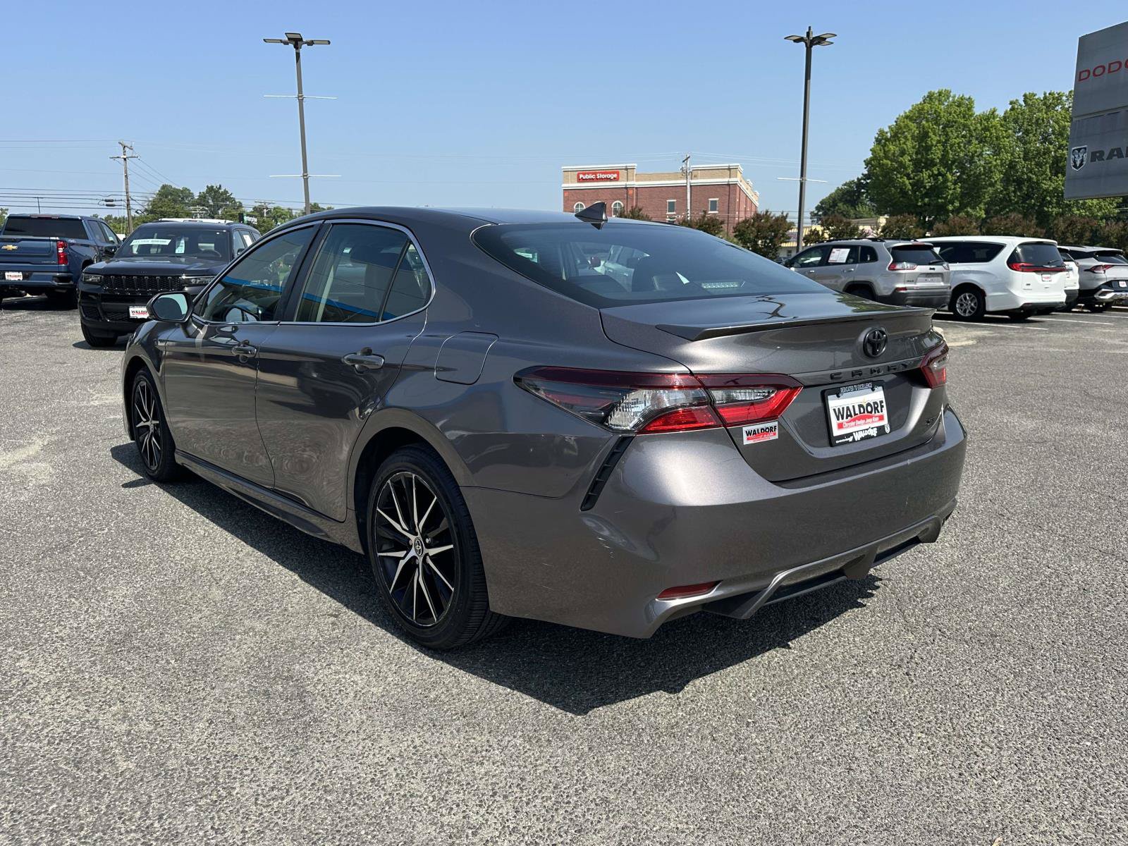 Used 2024 Toyota Camry SE FWD image 5