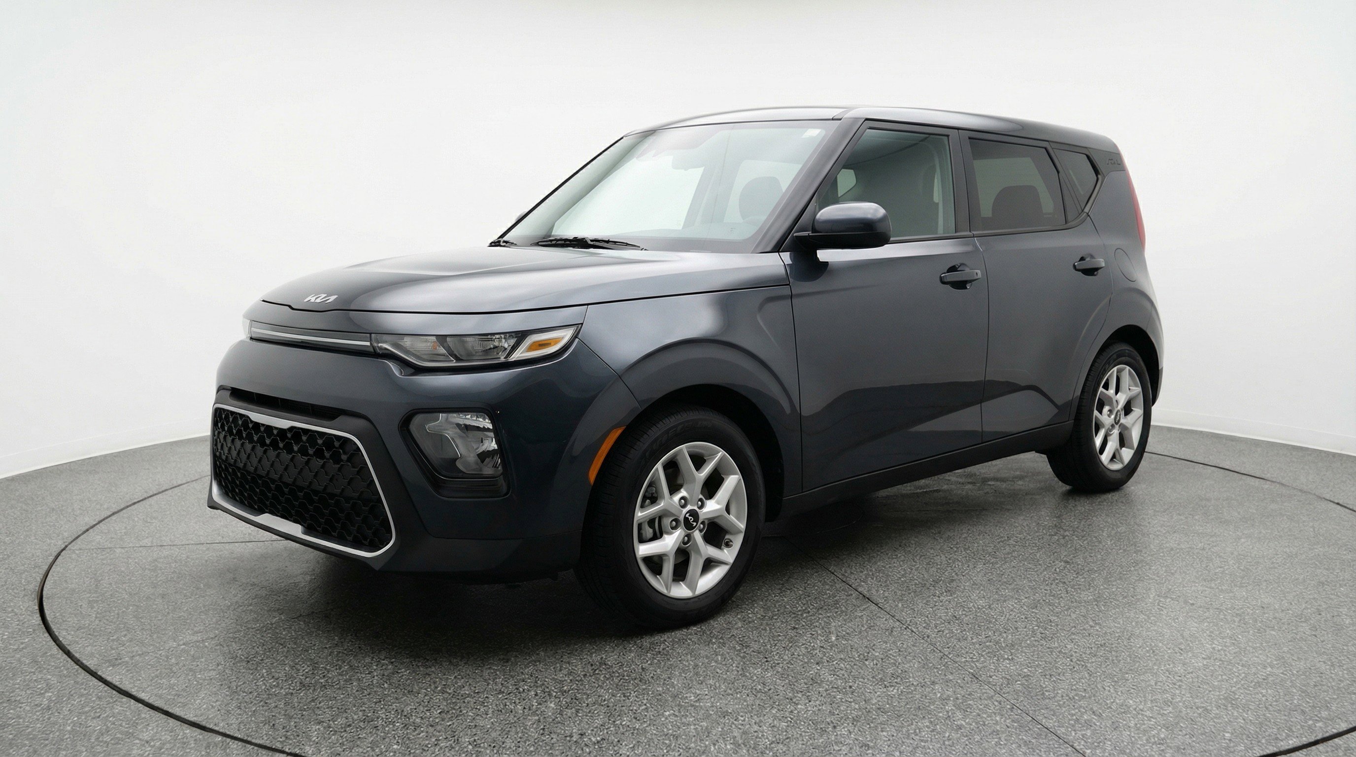 Used 2025 Kia Soul LX w/ LX Technology Package FWD image 3