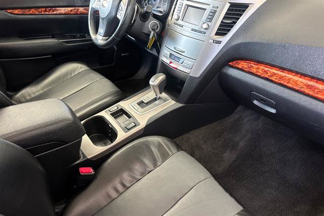 Used 2012 Subaru Outback 3.6R Limited w/ Moonroof Pkg AWD/4WD image 17
