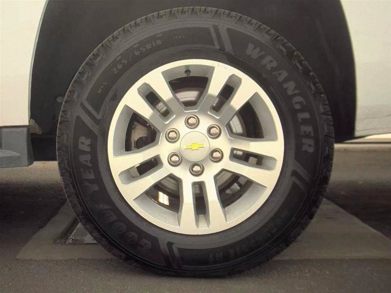 Used 2015 Chevrolet Suburban LT RWD image 12