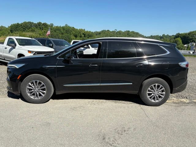 Used 2024 Buick Enclave Essence AWD/4WD image 2