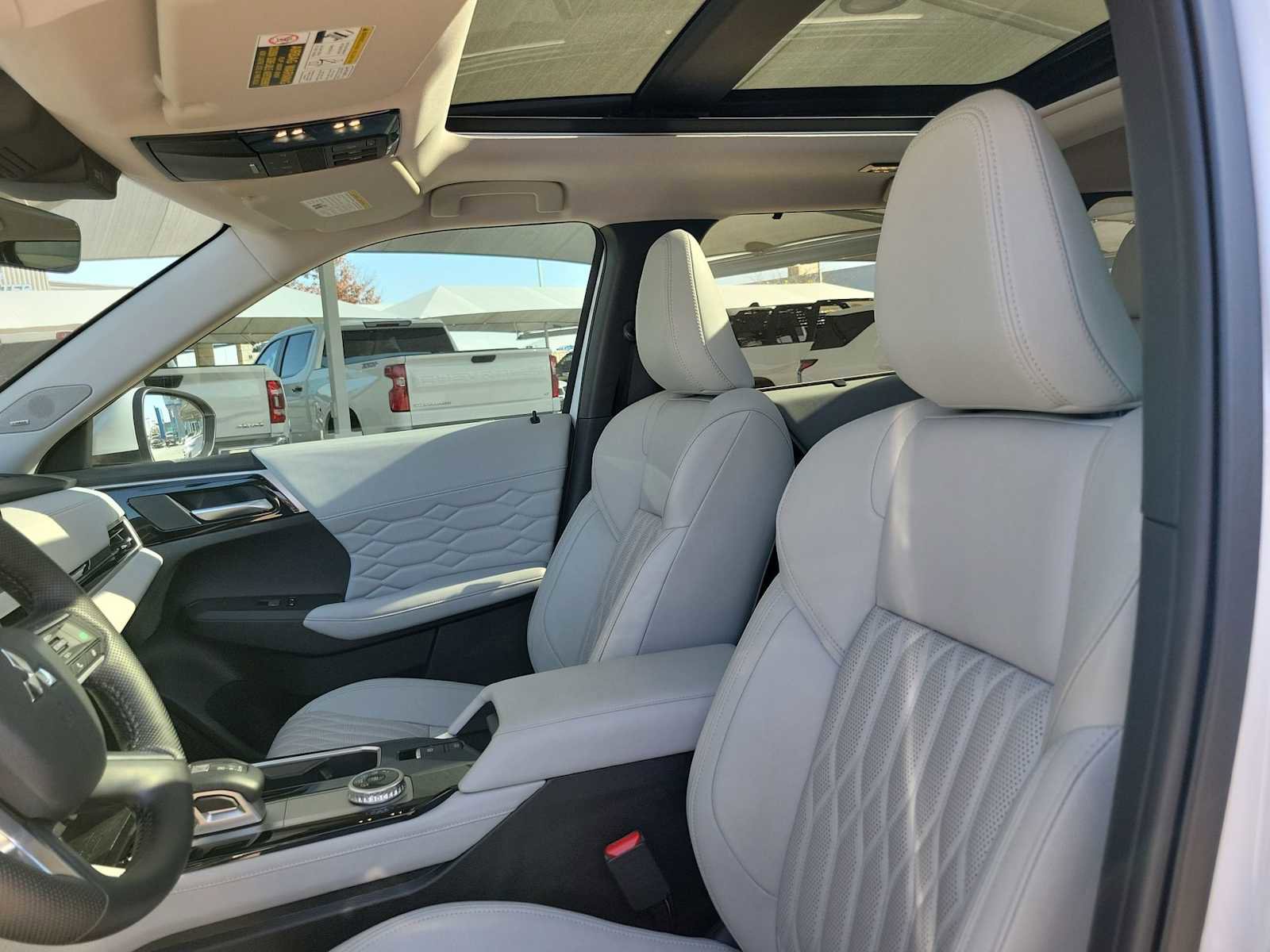 Used 2025 Mitsubishi Outlander SEL image 11