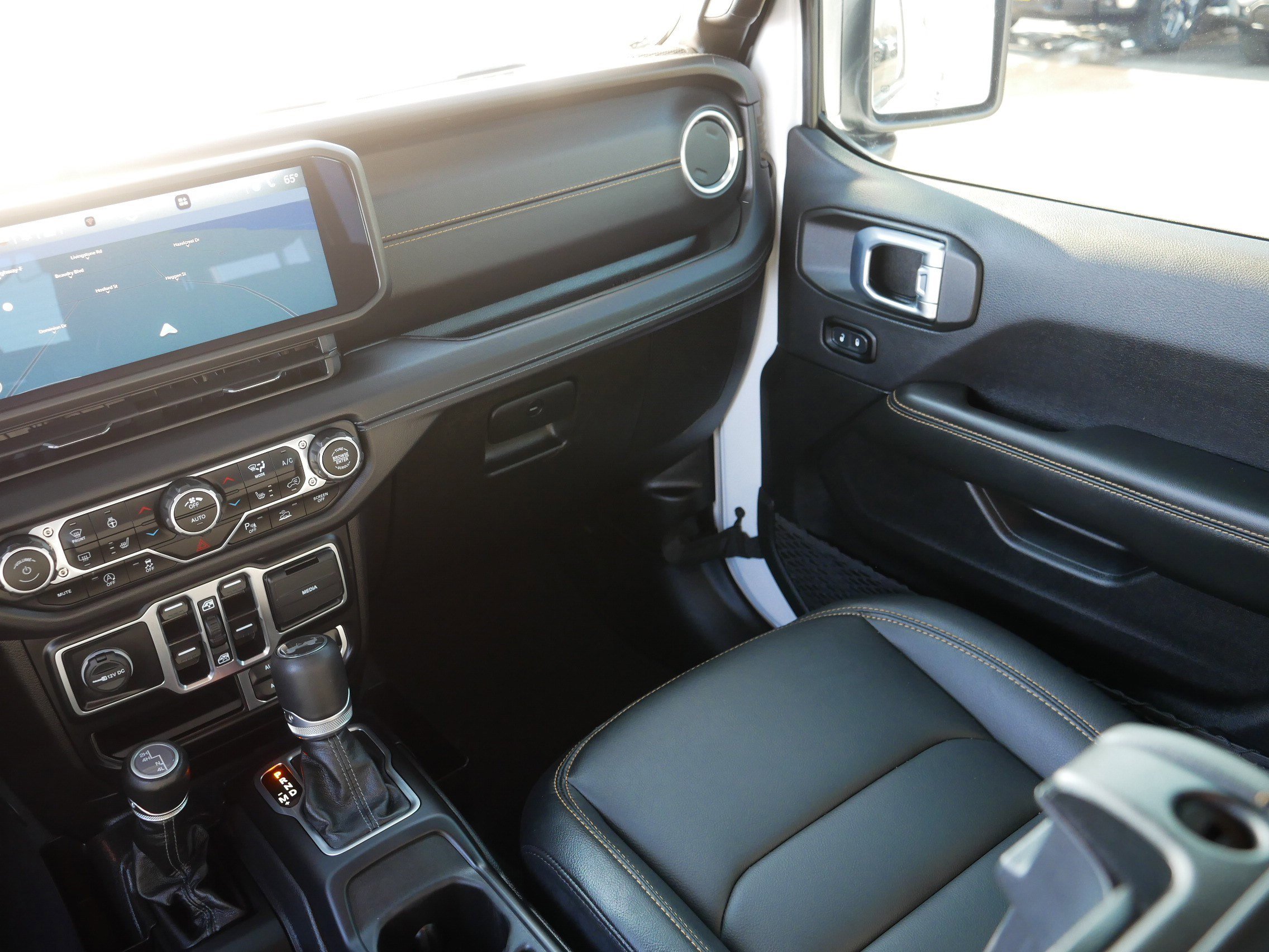 Used 2024 Jeep Wrangler Sahara w/ Technology Group image 11