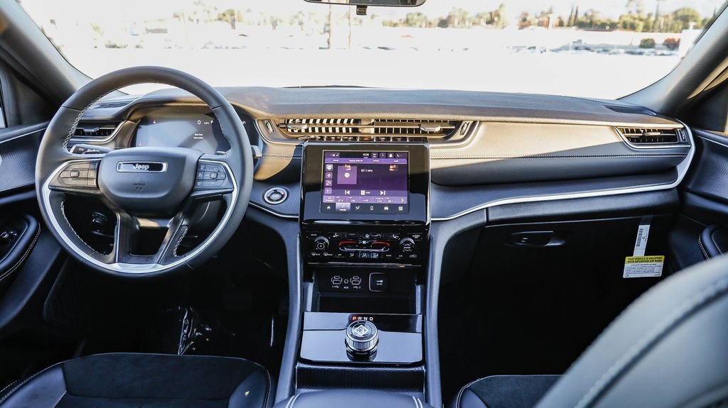 New 2025 Jeep Grand Cherokee Altitude image 13