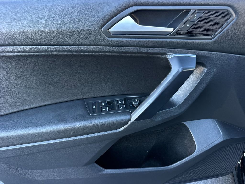 Used 2021 Volkswagen Tiguan SE R-Line image 11