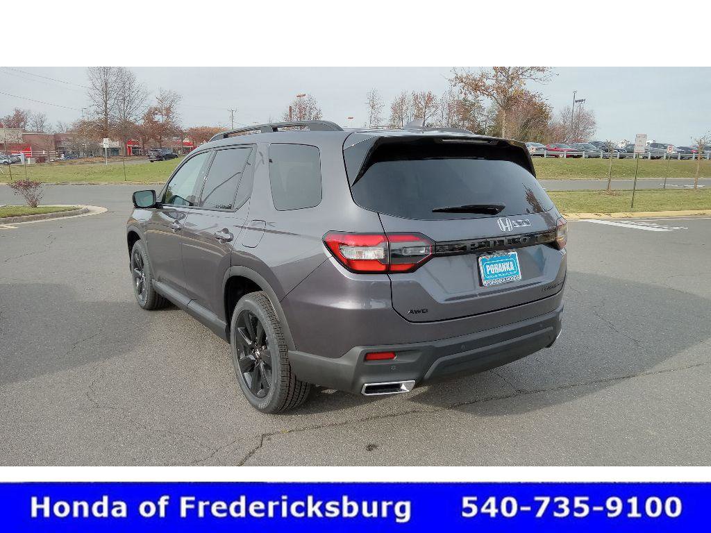 Certified 2025 Honda Pilot Black Edition image 5