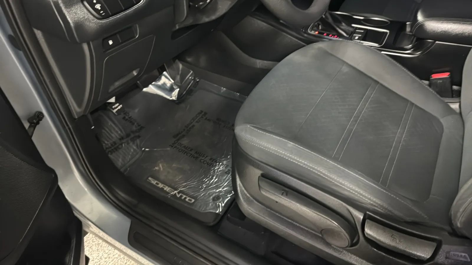 Used 2020 Kia Sorento L FWD image 26