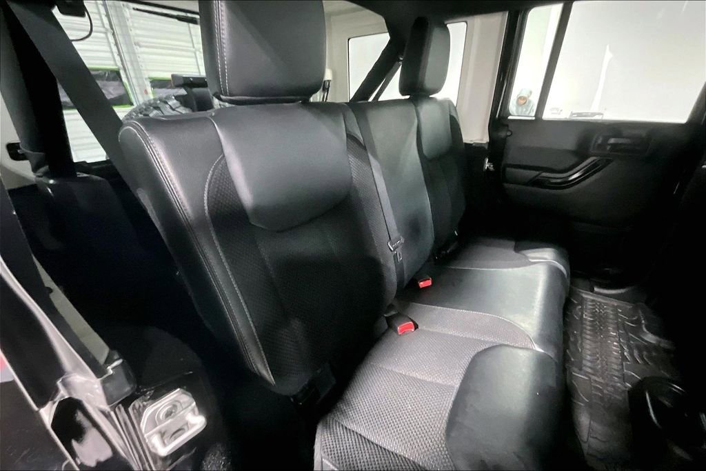 Used 2017 Jeep Wrangler Unlimited Sahara image 35