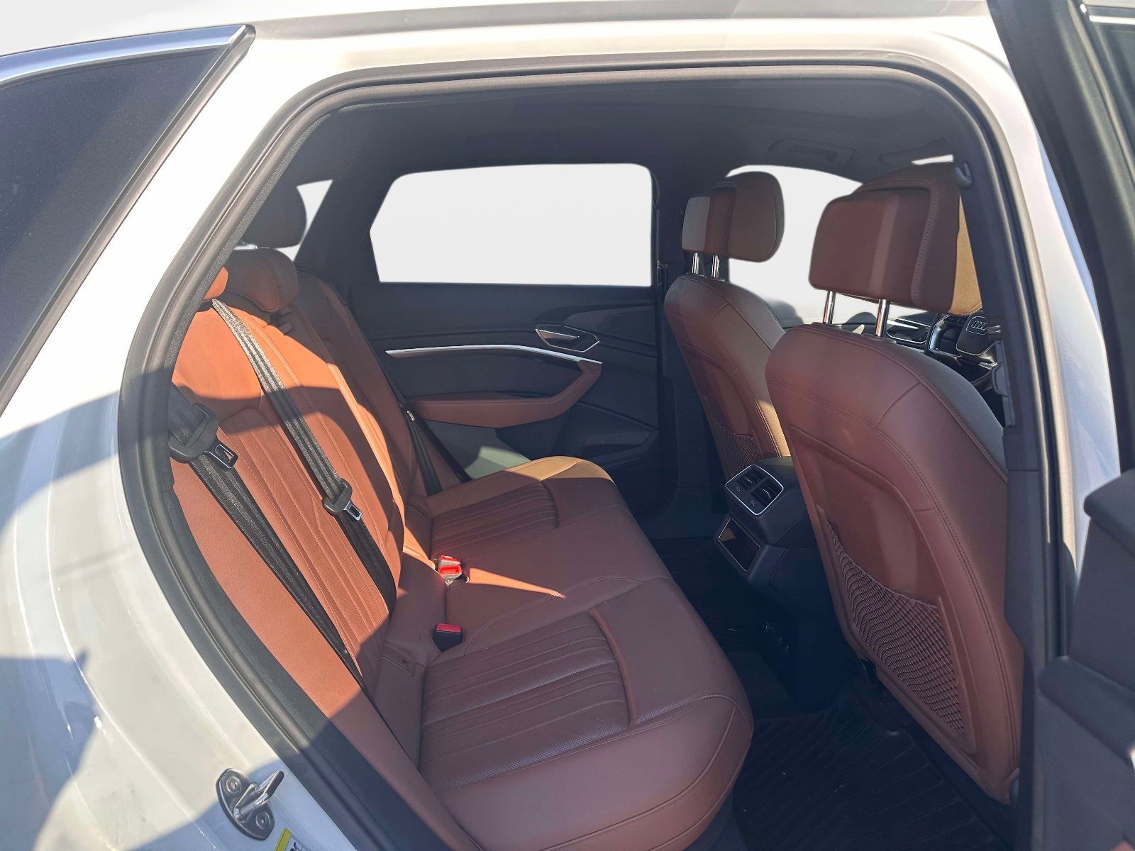 Used 2024 Audi Q8 e-tron Premium Plus image 9