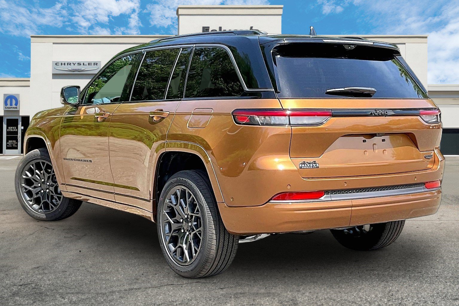 New 2026 Jeep Grand Cherokee Summit AWD/4WD image 3