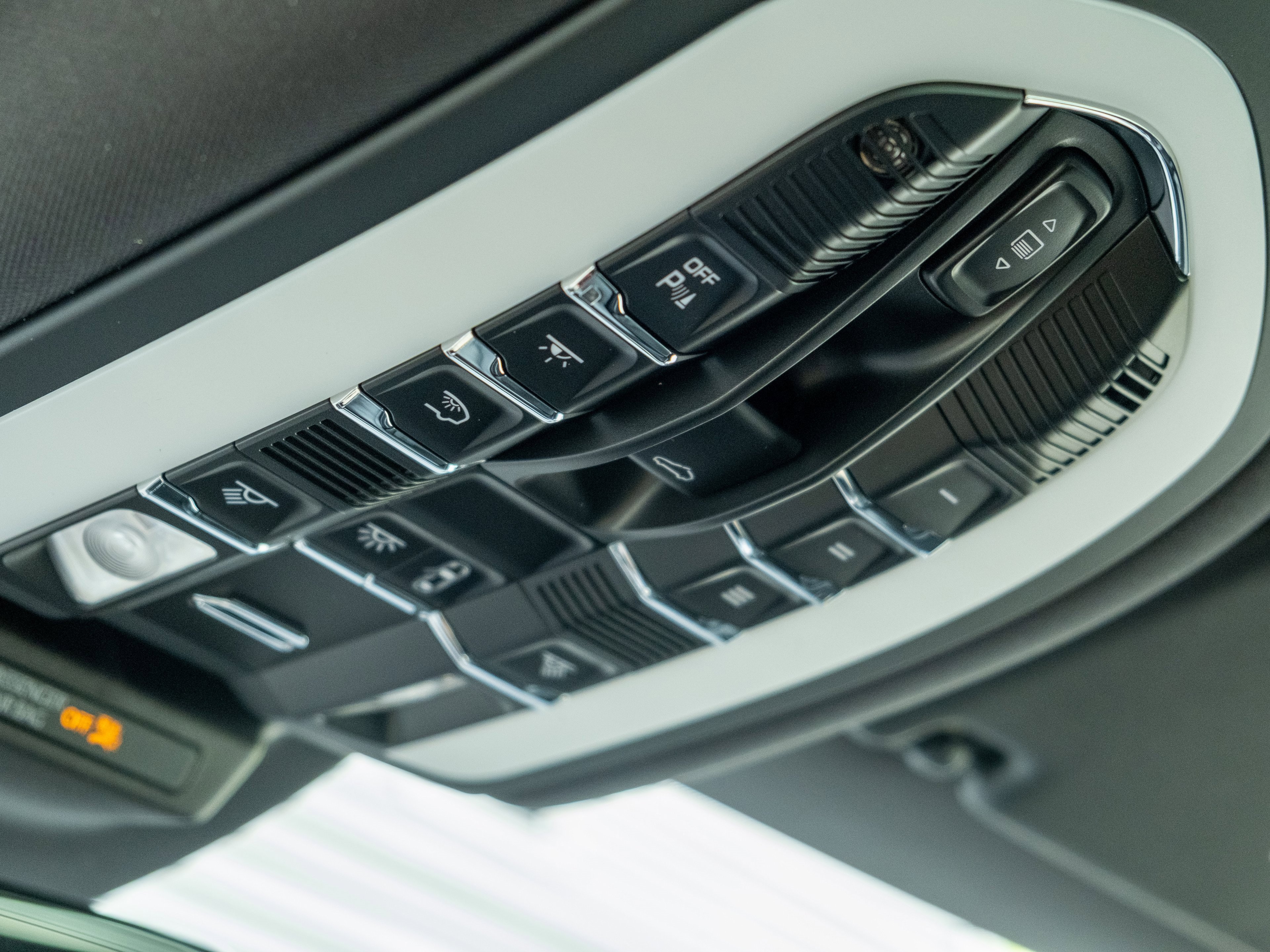 Certified 2025 Porsche Macan image 31