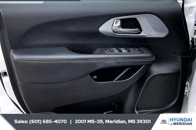 Used 2020 Chrysler Pacifica Touring-L w/ S Appearance Package image 16