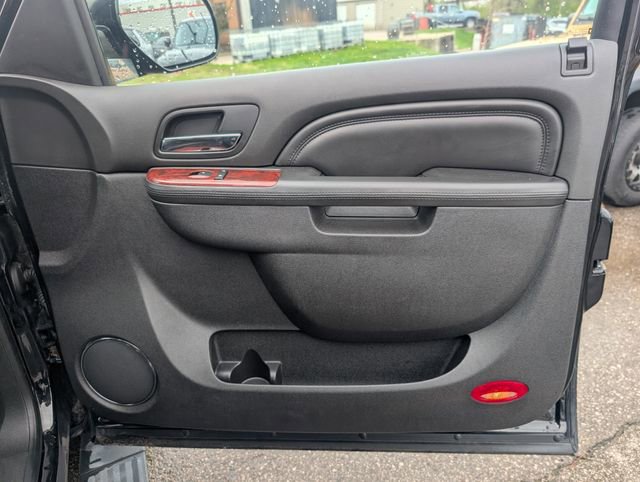 Used 2013 Cadillac Escalade Luxury image 25