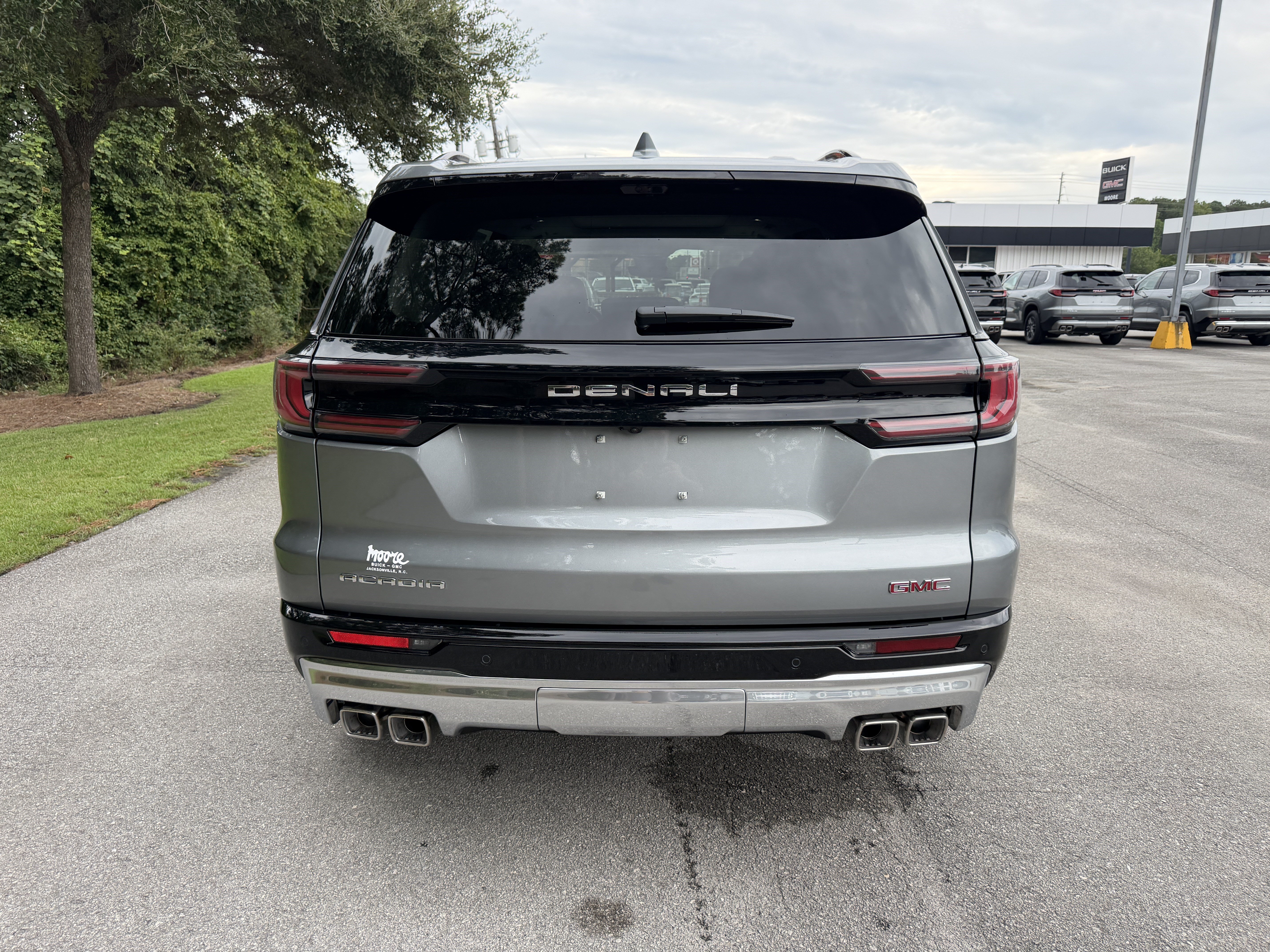 New 2027 GMC Acadia Denali w/ Denali Reserve Package FWD image 9