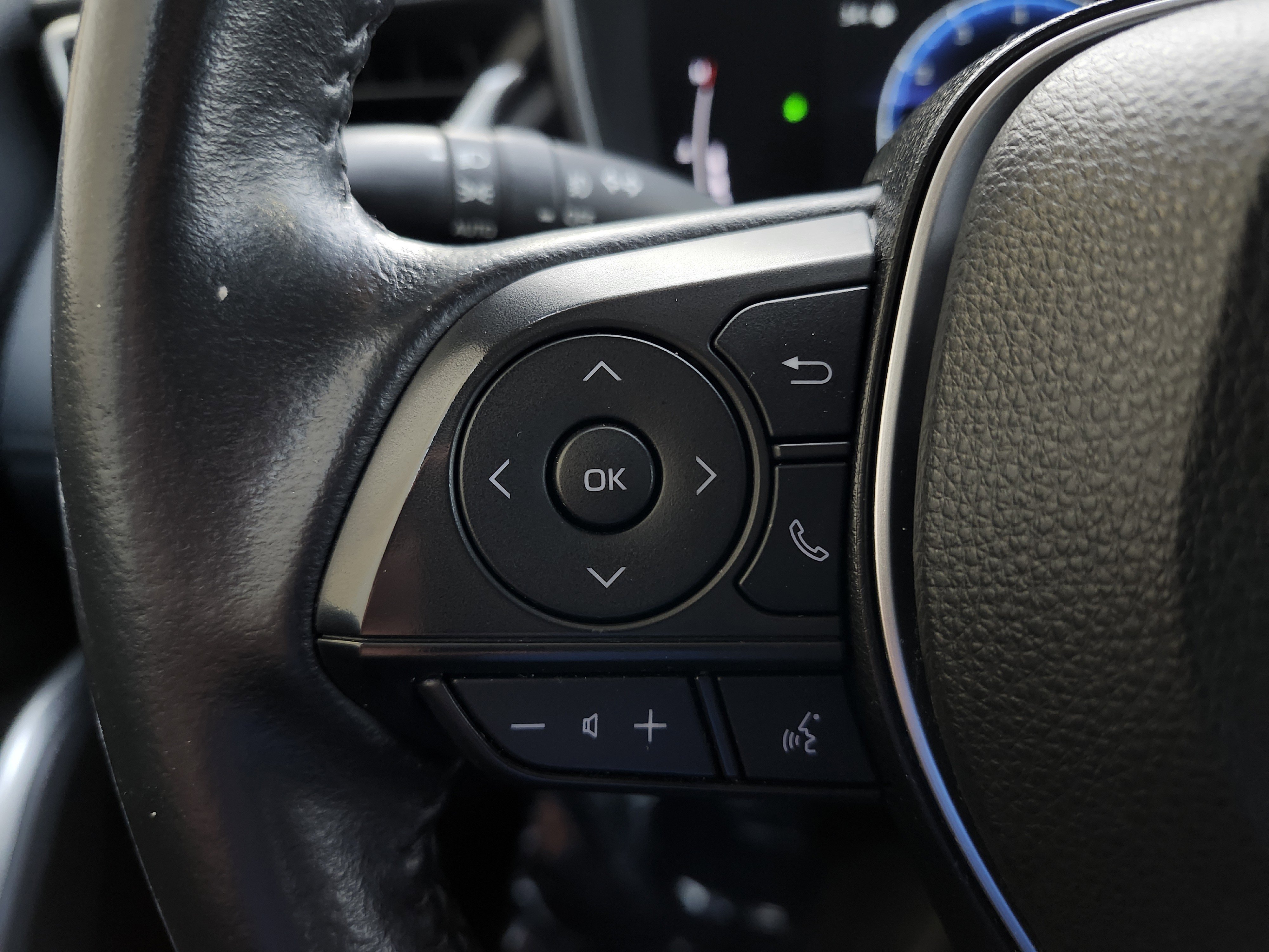 Used 2023 Toyota Corolla Cross XLE image 12