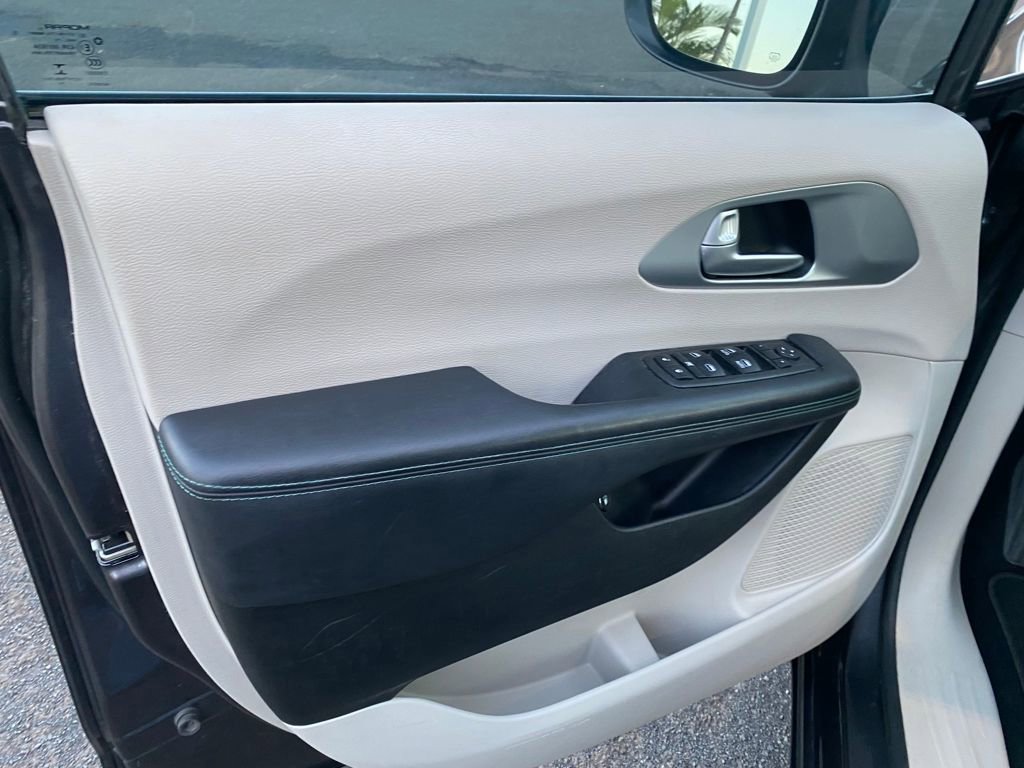 Used 2018 Chrysler Pacifica Limited w/ Advanced Safetytec Group image 31