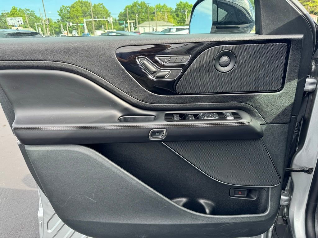 Used 2023 Lincoln Aviator Reserve image 2