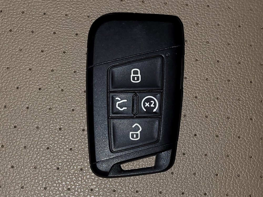 Used 2023 Volkswagen Atlas Cross Sport SE FWD image 32