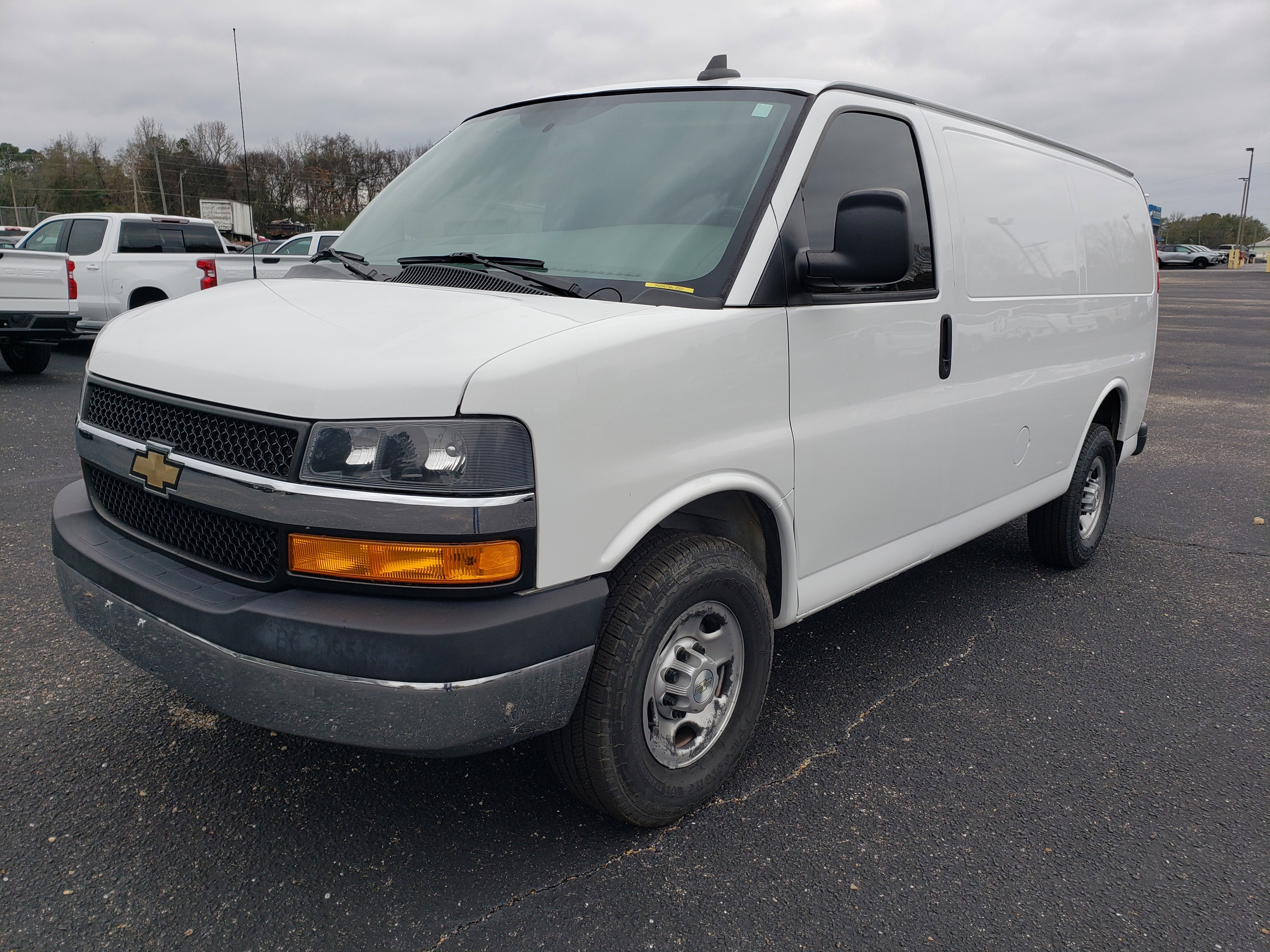 Used 2021 Chevrolet Express 2500 w/ Driver Convenience Package image 2