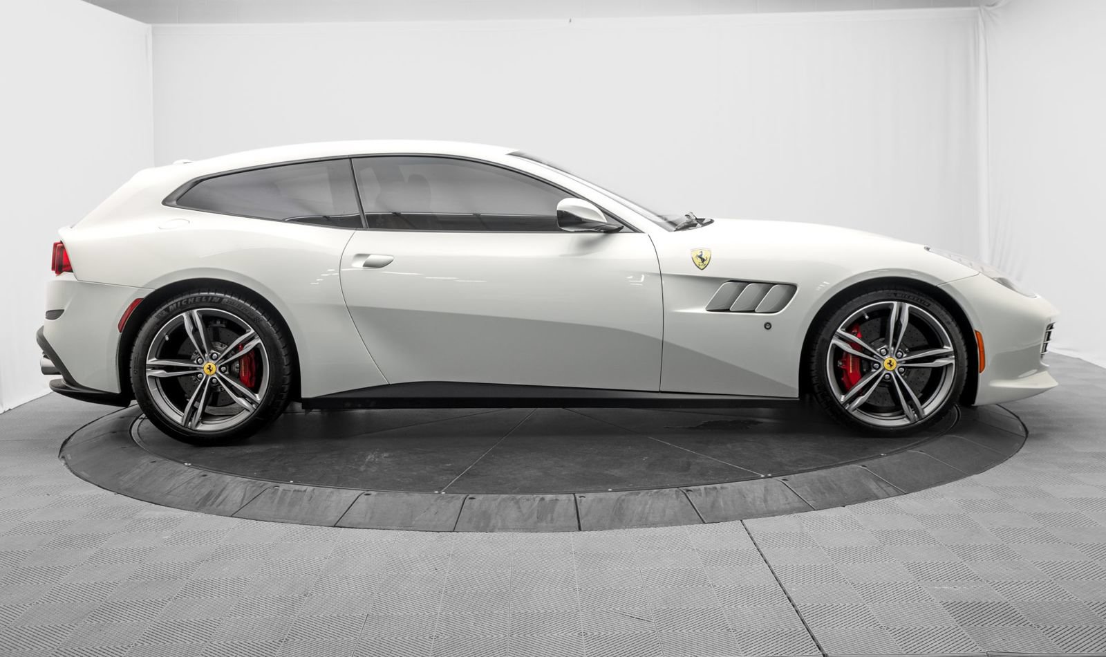 Used 2019 Ferrari GTC4Lusso AWD/4WD image 8